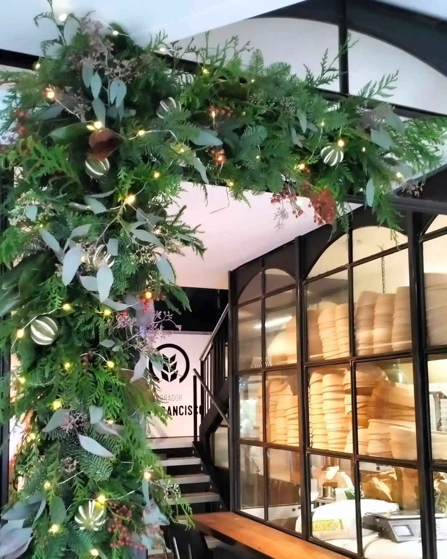 decoracion locales con flores